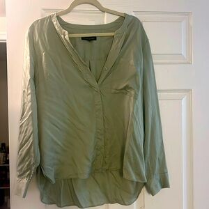 Large Banana Republic Button Down Shirt